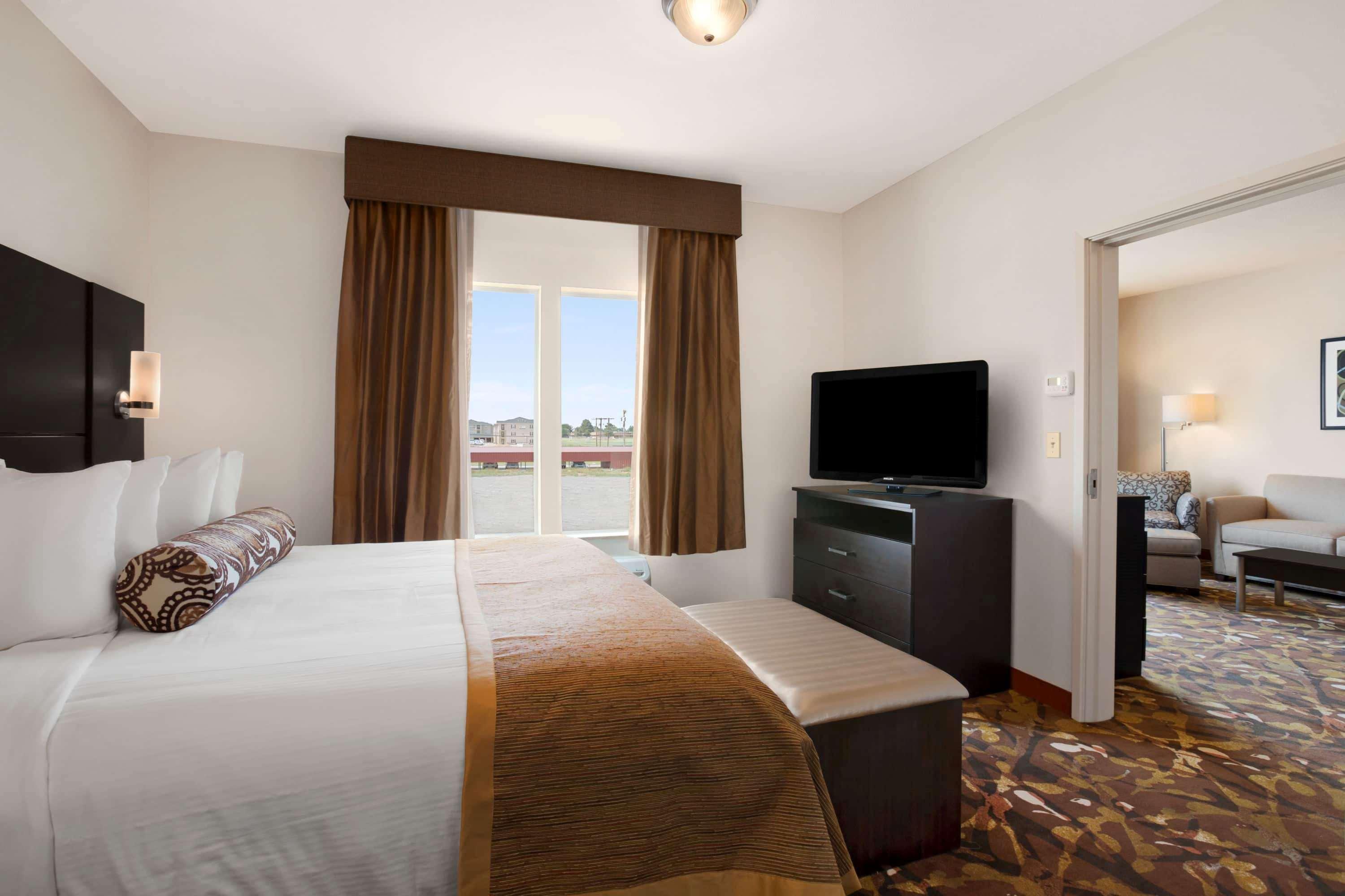 Baymont By Wyndham Hobbs Hotel Exterior photo