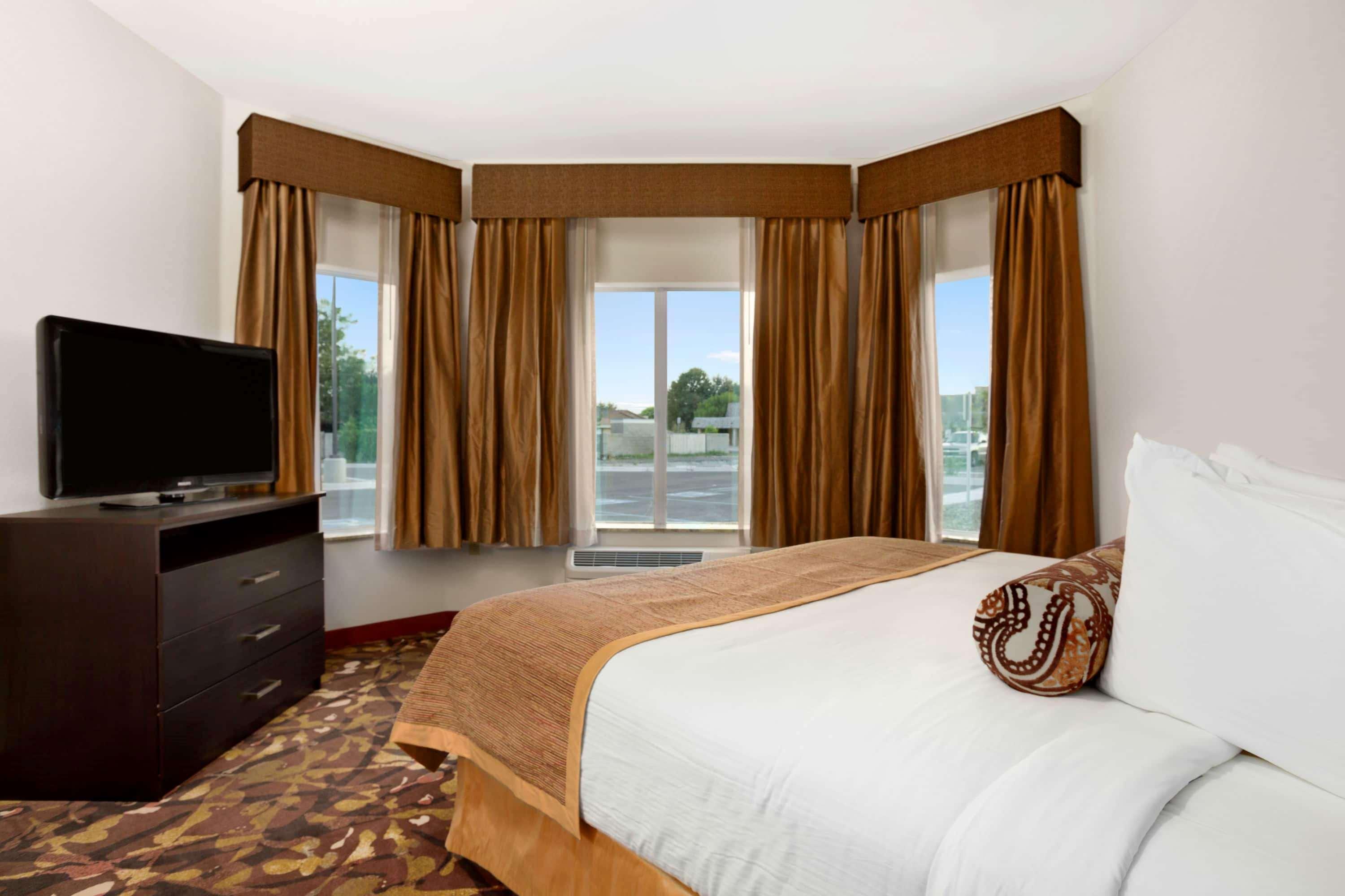 Baymont By Wyndham Hobbs Hotel Exterior photo