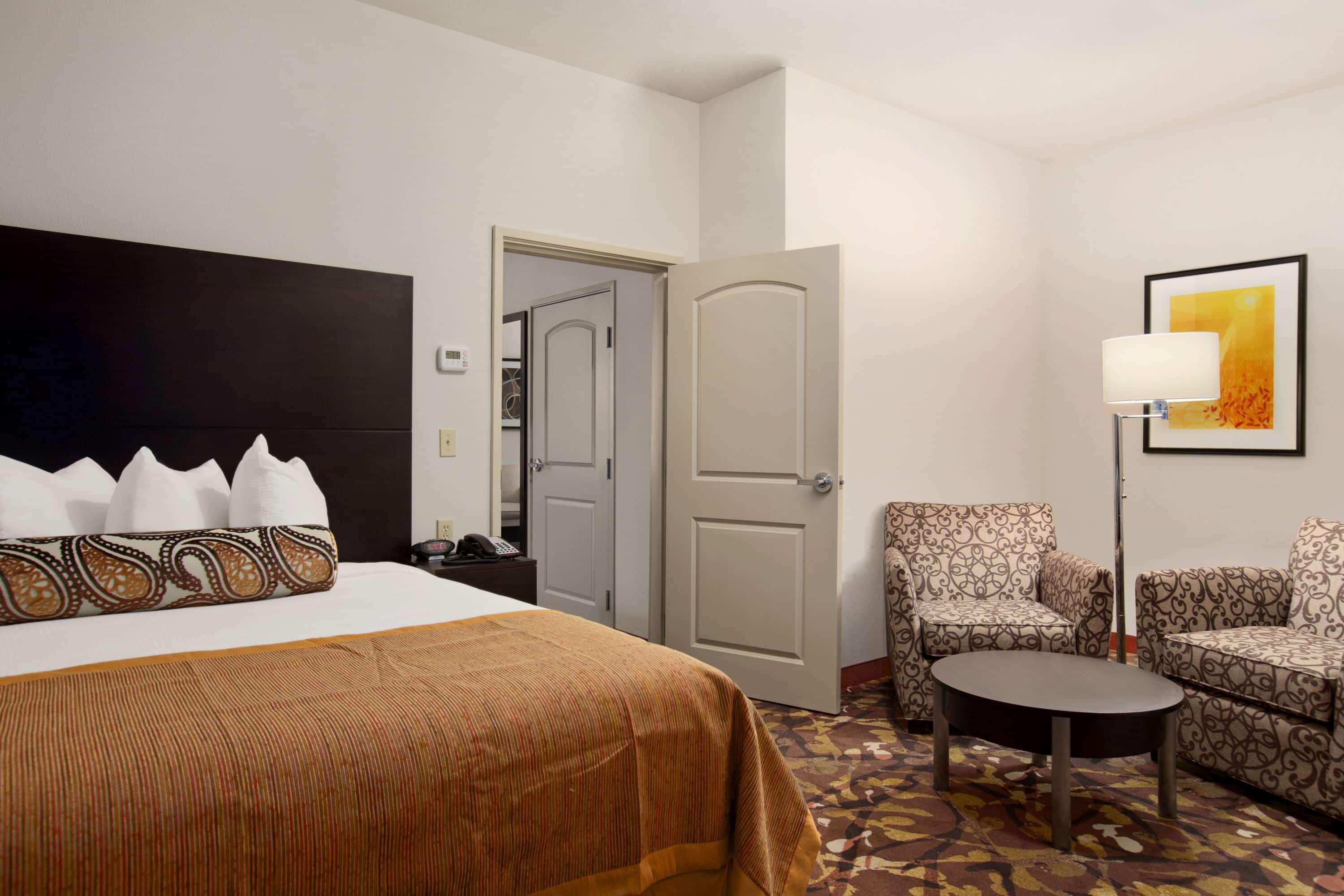Baymont By Wyndham Hobbs Hotel Exterior photo