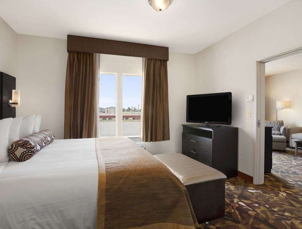 Baymont By Wyndham Hobbs Hotel Room photo